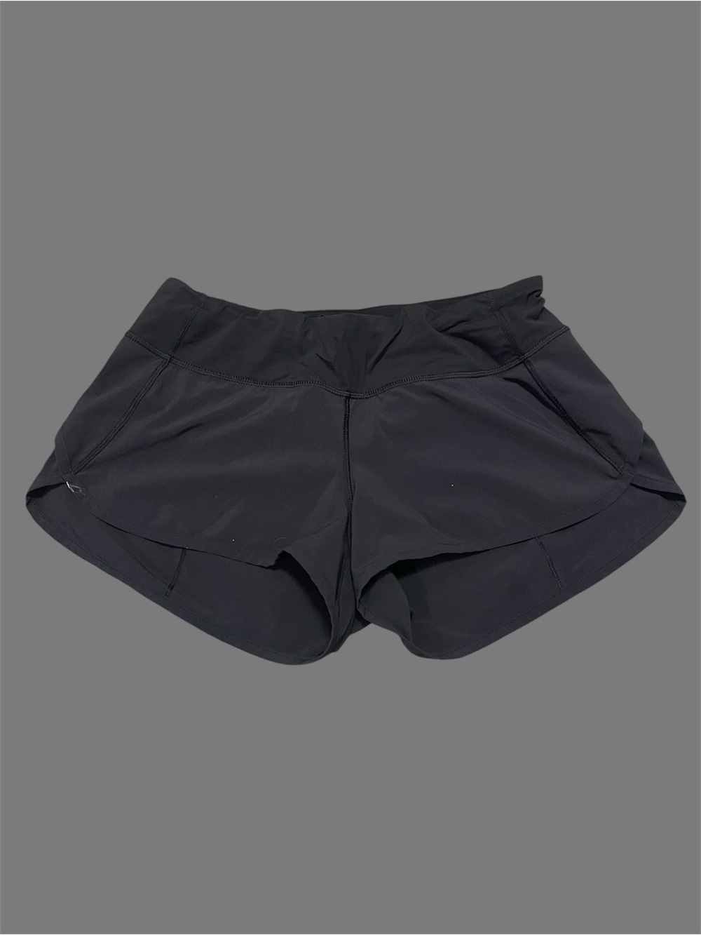 Lululemon black speed up low rise athletic shorts size 6